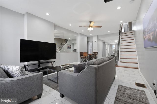 2057 N FRANKLIN ST, Philadelphia, PA 19122