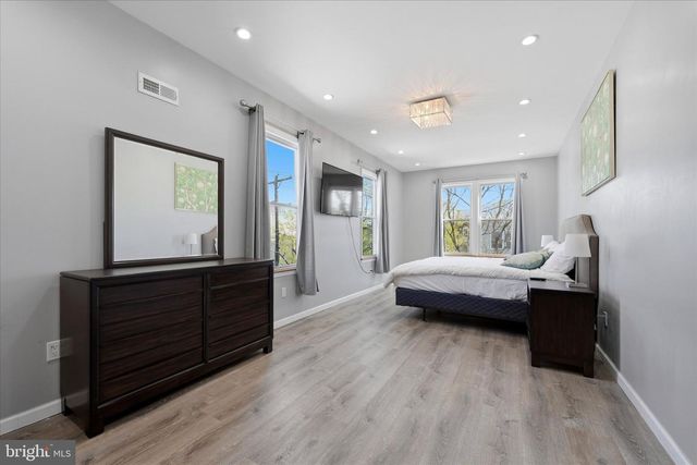 2057 N FRANKLIN ST, Philadelphia, PA 19122