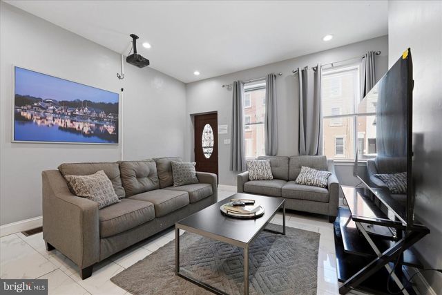 2057 N FRANKLIN ST, Philadelphia, PA 19122