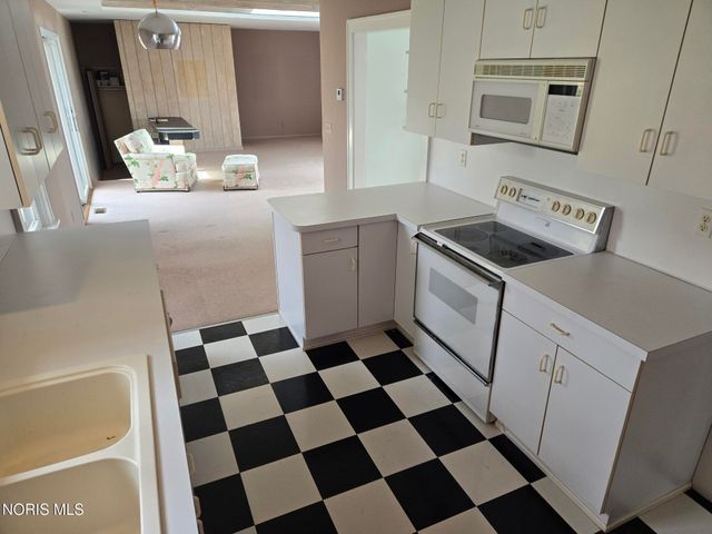 2210 River Road, Maumee, OH 43537