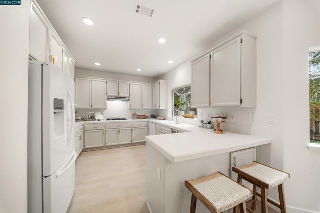 636 Dunhill Dr, Danville, CA 94506