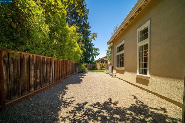 636 Dunhill Dr, Danville, CA 94506