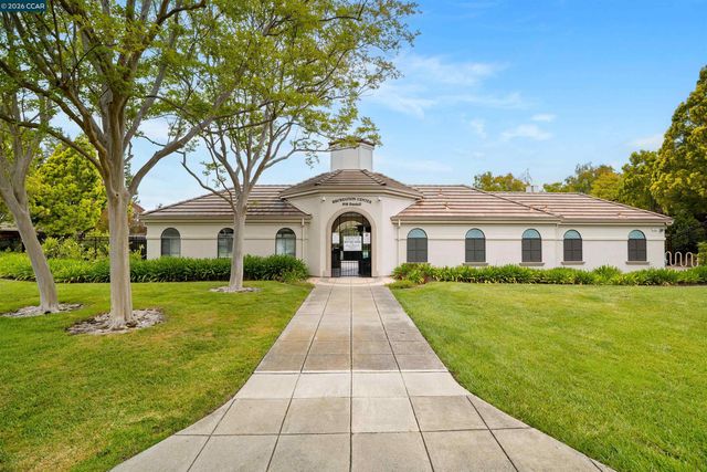 636 Dunhill Dr, Danville, CA 94506