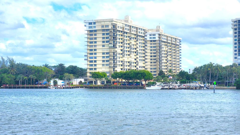 2121 N Ocean Boulevard, Boca Raton, FL 33431
