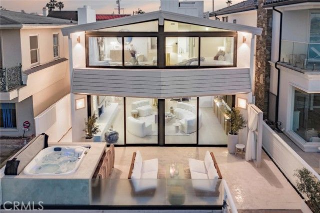 1344 W Bay Avenue, Newport Beach, CA 92661