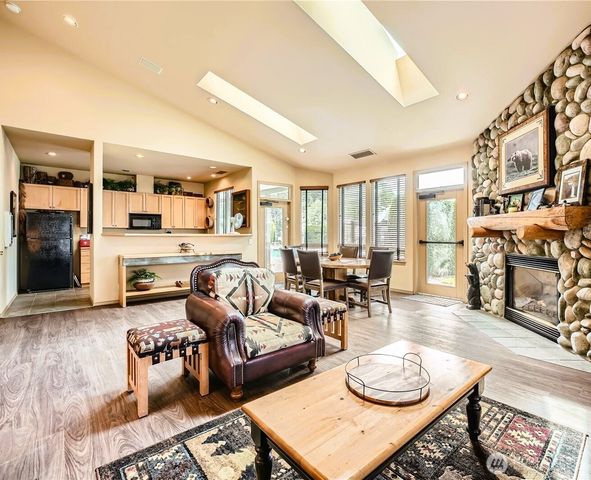 17610 134th Lane SE, Renton, WA 98058