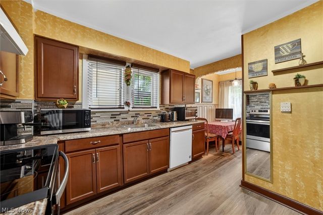 1066 Nela View Road, Cleveland Heights, OH 44112