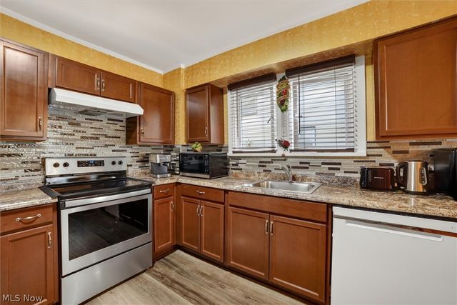 1066 Nela View Road, Cleveland Heights, OH 44112