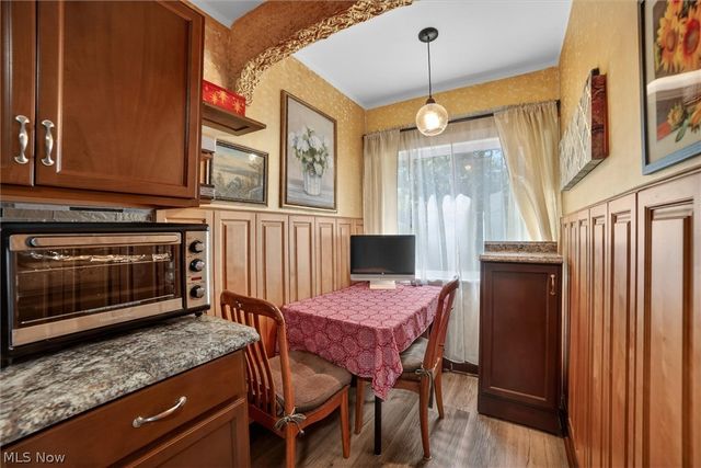 1066 Nela View Road, Cleveland Heights, OH 44112