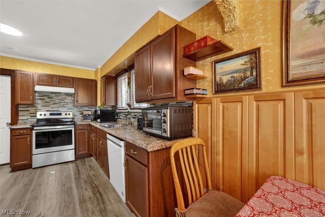 1066 Nela View Road, Cleveland Heights, OH 44112