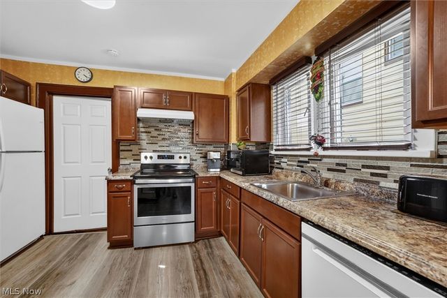 1066 Nela View Road, Cleveland Heights, OH 44112