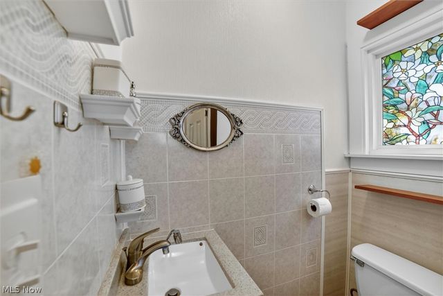 1066 Nela View Road, Cleveland Heights, OH 44112