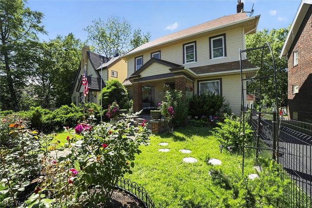 1066 Nela View Road, Cleveland Heights, OH 44112