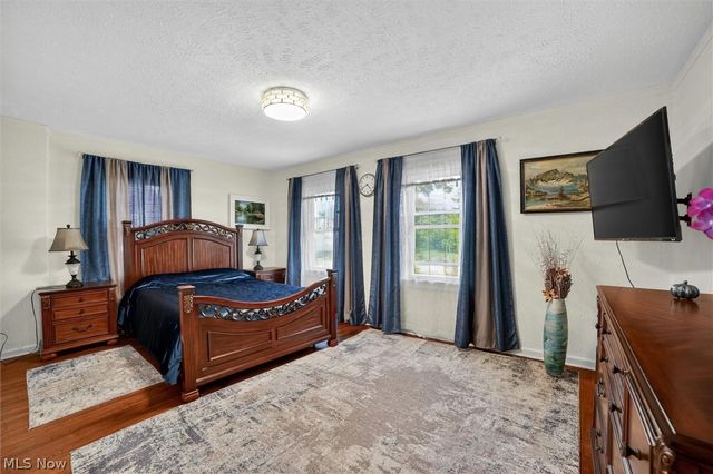 1066 Nela View Road, Cleveland Heights, OH 44112