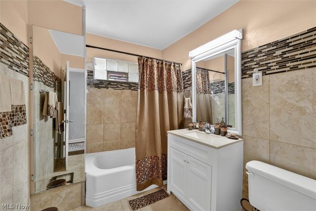 1066 Nela View Road, Cleveland Heights, OH 44112