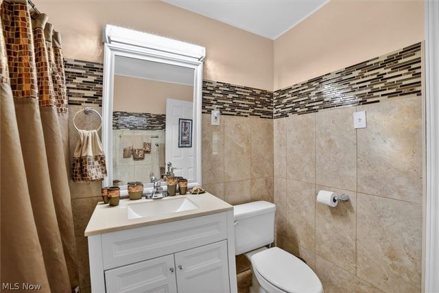 1066 Nela View Road, Cleveland Heights, OH 44112
