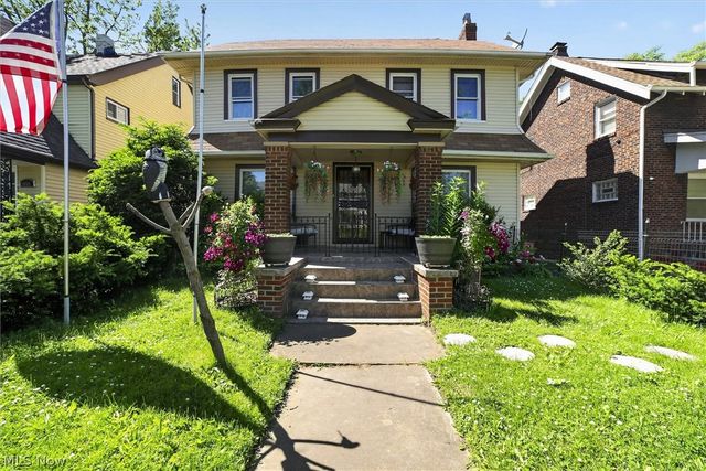 1066 Nela View Road, Cleveland Heights, OH 44112