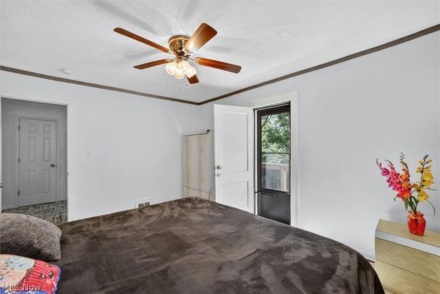 1066 Nela View Road, Cleveland Heights, OH 44112
