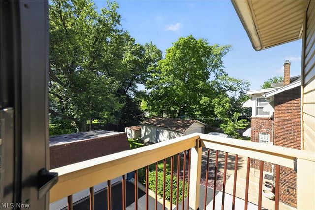 1066 Nela View Road, Cleveland Heights, OH 44112
