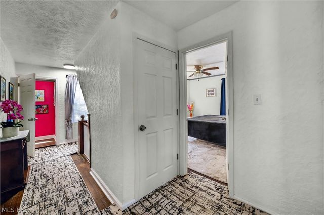 1066 Nela View Road, Cleveland Heights, OH 44112