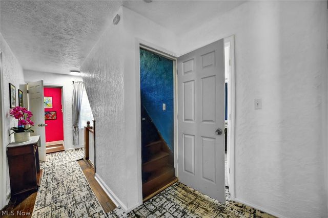 1066 Nela View Road, Cleveland Heights, OH 44112