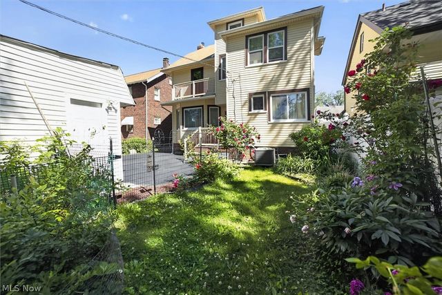 1066 Nela View Road, Cleveland Heights, OH 44112