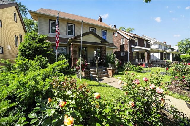 1066 Nela View Road, Cleveland Heights, OH 44112