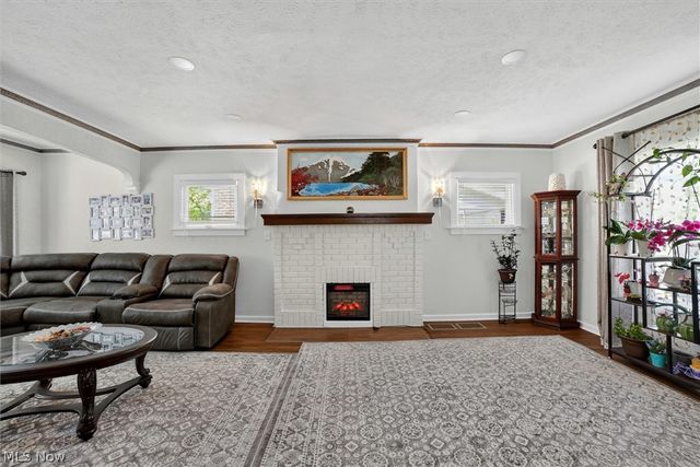 1066 Nela View Road, Cleveland Heights, OH 44112