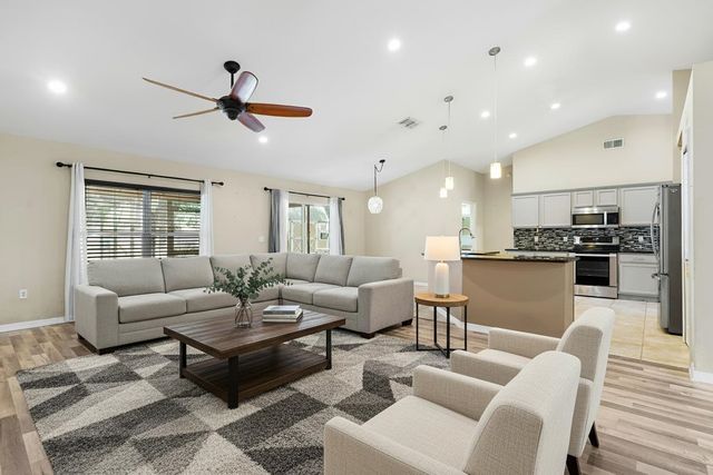 10 Rolling Pl, Palm Coast, FL 32164