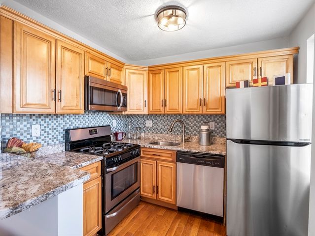8 Walnut St 28, Everett, MA 02149