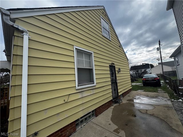 5593 South Boulevard, Maple Heights, OH 44137