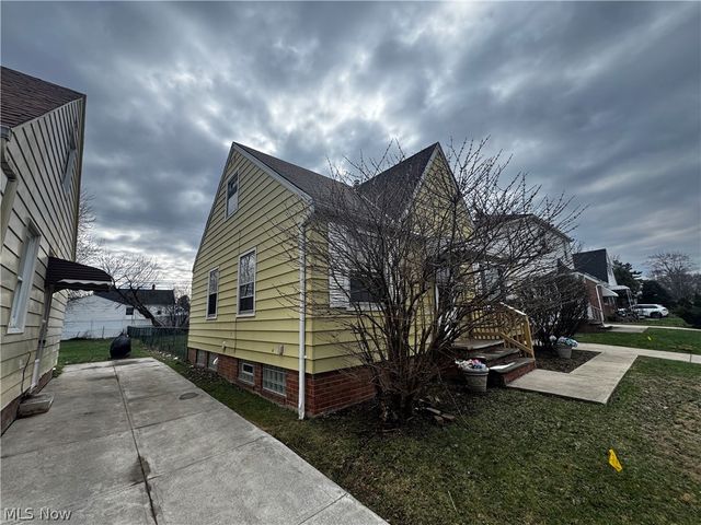 5593 South Boulevard, Maple Heights, OH 44137