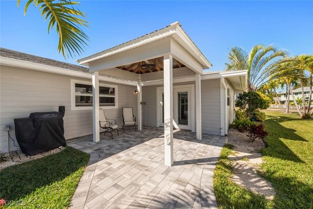 7238 Coca Sabal LN, Fort Myers, FL 33908