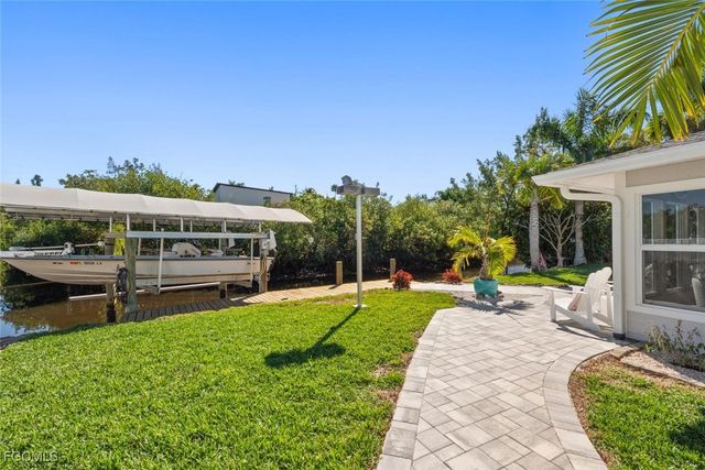 7238 Coca Sabal LN, Fort Myers, FL 33908