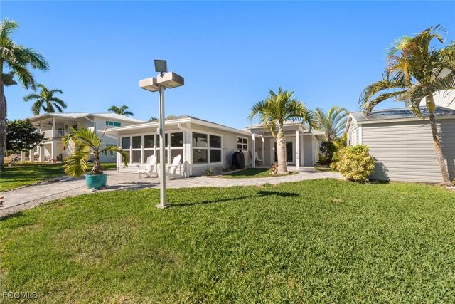 7238 Coca Sabal LN, Fort Myers, FL 33908