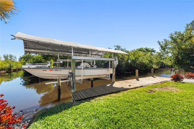 7238 Coca Sabal LN, Fort Myers, FL 33908