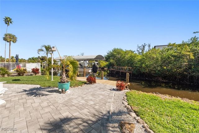 7238 Coca Sabal LN, Fort Myers, FL 33908