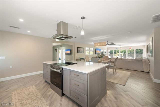 7238 Coca Sabal LN, Fort Myers, FL 33908