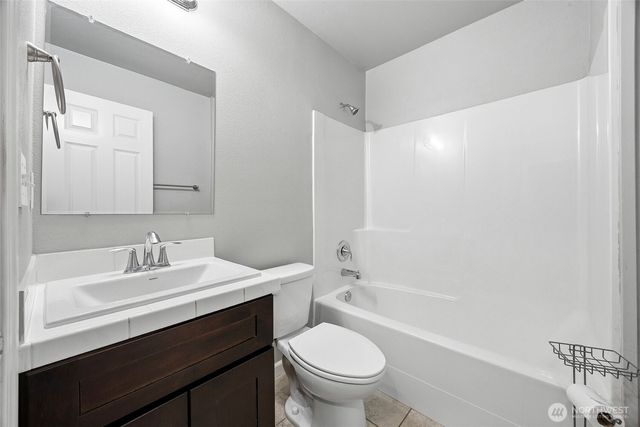 101 Murphy Lane S, Rainier, WA 98576