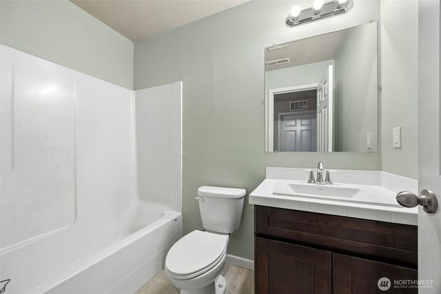 101 Murphy Lane S, Rainier, WA 98576