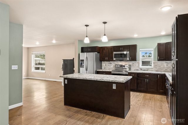 101 Murphy Lane S, Rainier, WA 98576