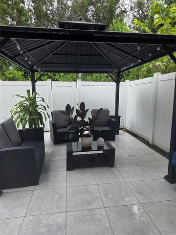 10963 W 32nd Lane, Hialeah, FL 33018