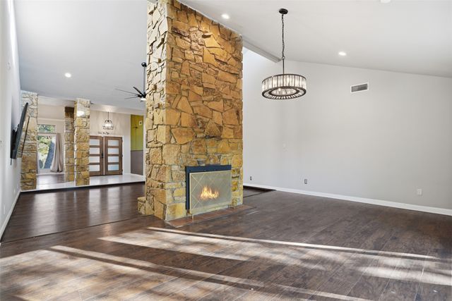 704 Timberview Court N, Fort Worth, TX 76112