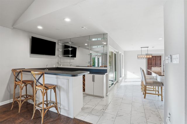 704 Timberview Court N, Fort Worth, TX 76112