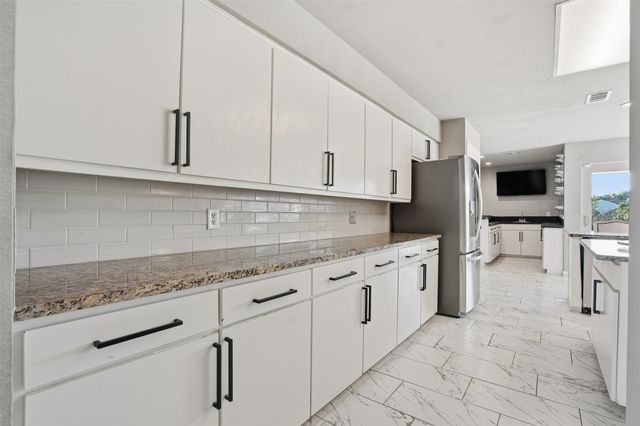 704 Timberview Court N, Fort Worth, TX 76112