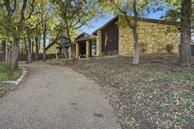 704 Timberview Court N, Fort Worth, TX 76112