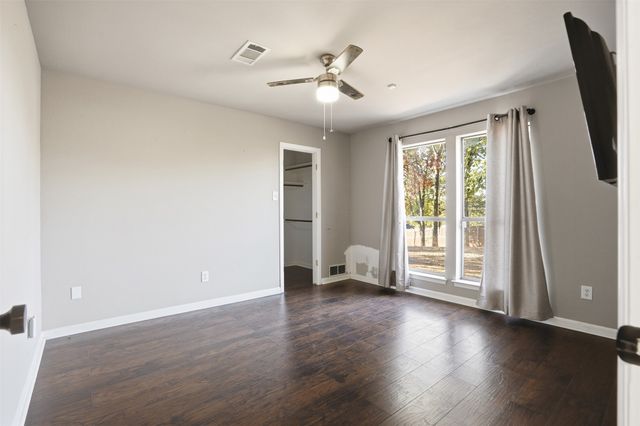 704 Timberview Court N, Fort Worth, TX 76112