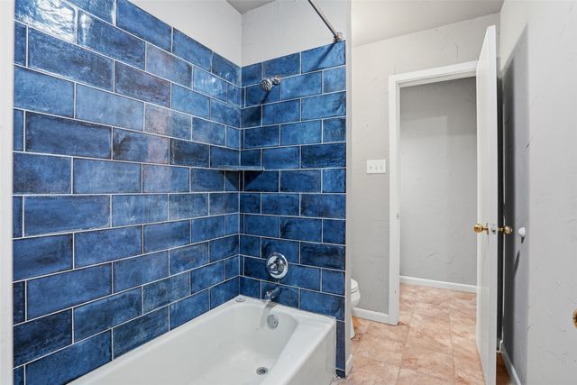 704 Timberview Court N, Fort Worth, TX 76112