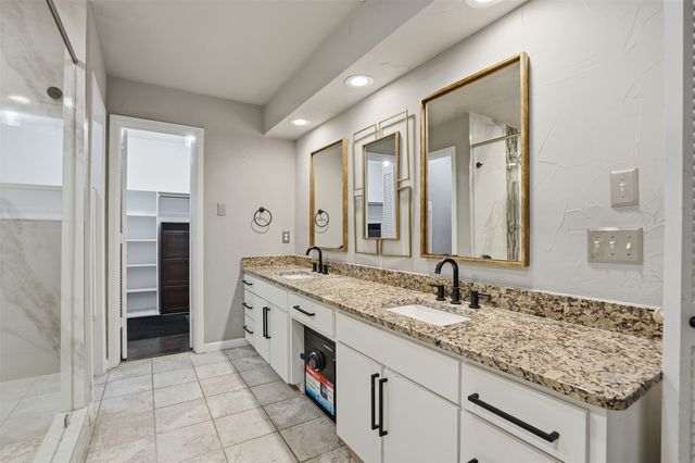 704 Timberview Court N, Fort Worth, TX 76112