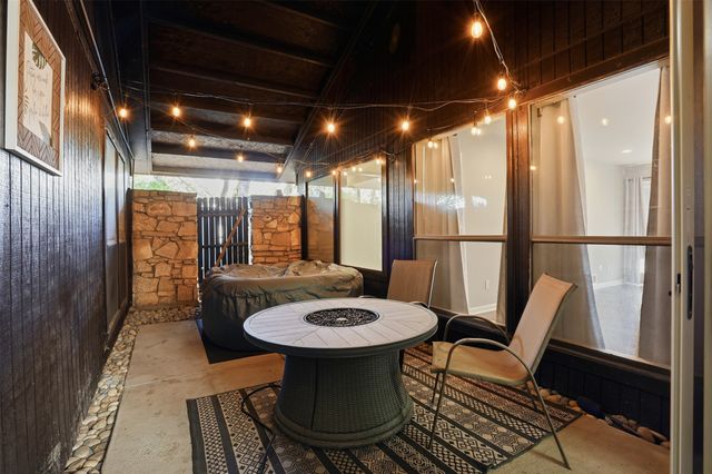 704 Timberview Court N, Fort Worth, TX 76112